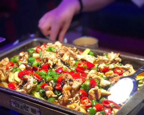 炭烧章鱼的独特美味（探索炭烧章鱼的制作工艺及品尝心得）