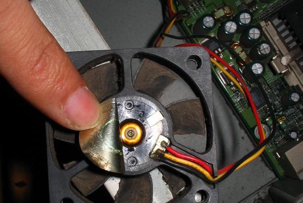 用纸壳制作电脑风扇的简易教程(创意回收利用,自制环保风扇)